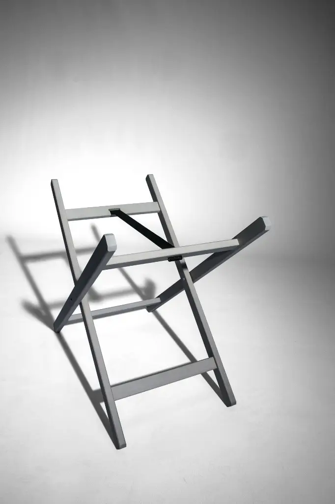 Zeus-grigio-chiaro-tavolino-vassoio-pieghevole-legno 2.webp